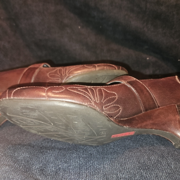 PIKOLINOS Size 7 Brown Low Heels with Gold Buckle - Picture 8 of 13